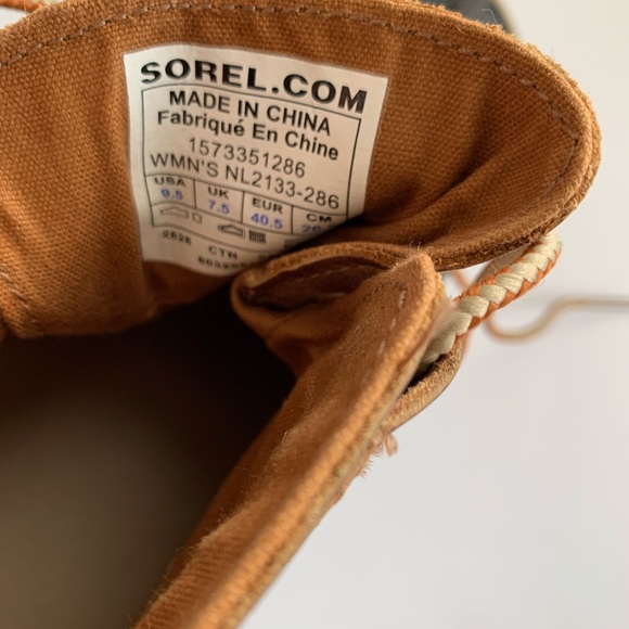 Sorel Tan and Black Winter Boots - Picture 6 of 6